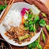 Bún Bowl mit gegrilltem Rind